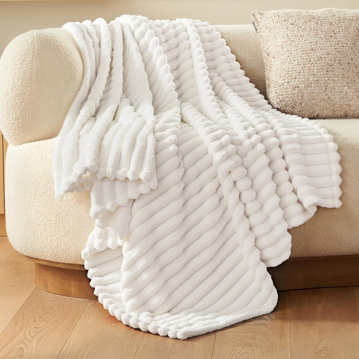 Joiedomi White Throw Blanket for Couch, Soft & Warm Fle...